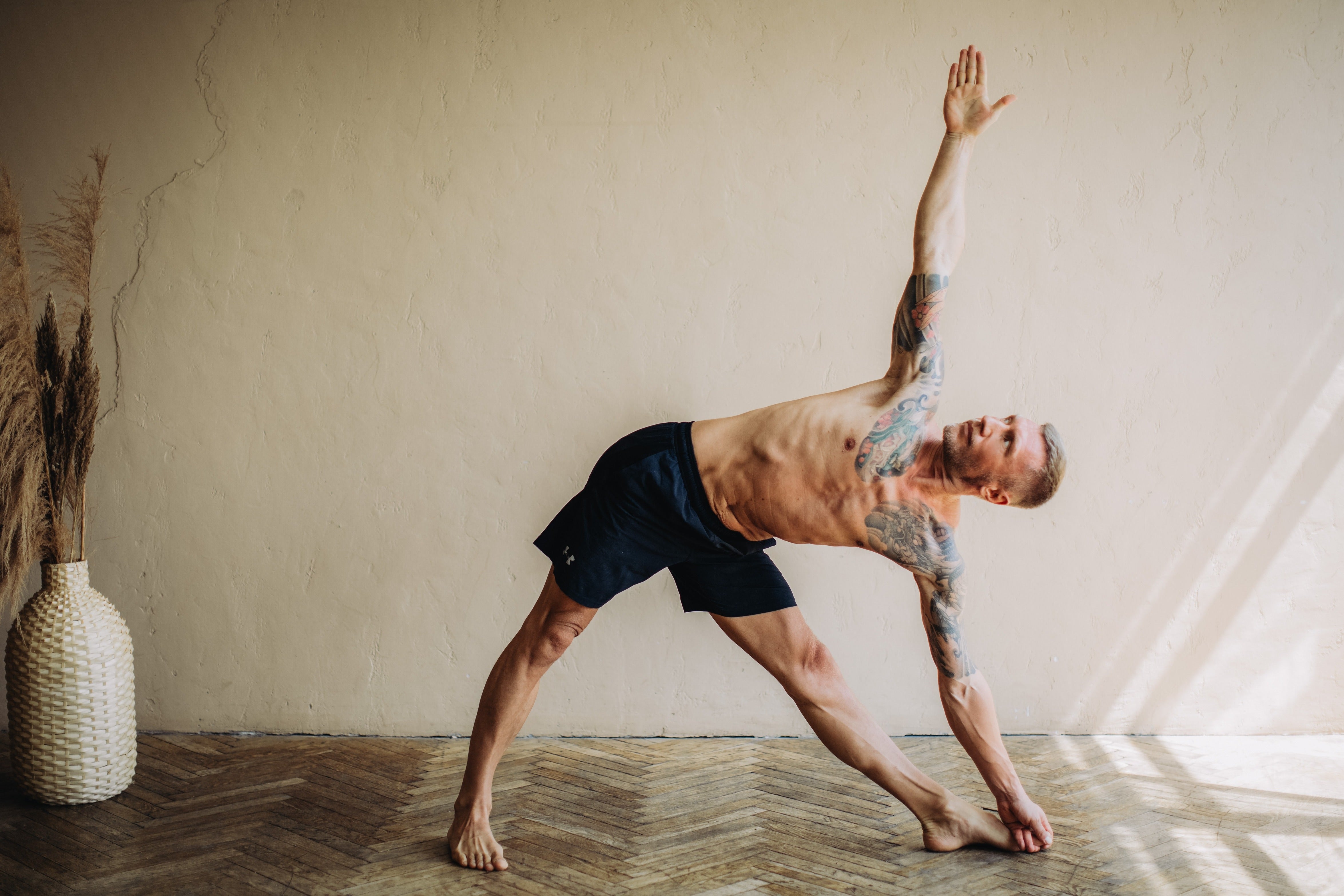 12 Types of Yoga Clothing for Men